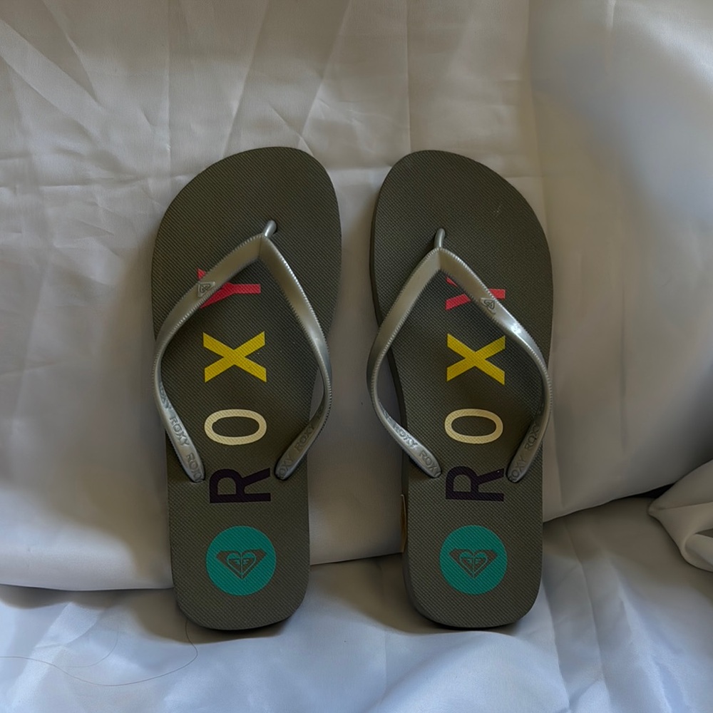 Roxy Flip Flops with Colorful Logo on Gray New W/O Tags